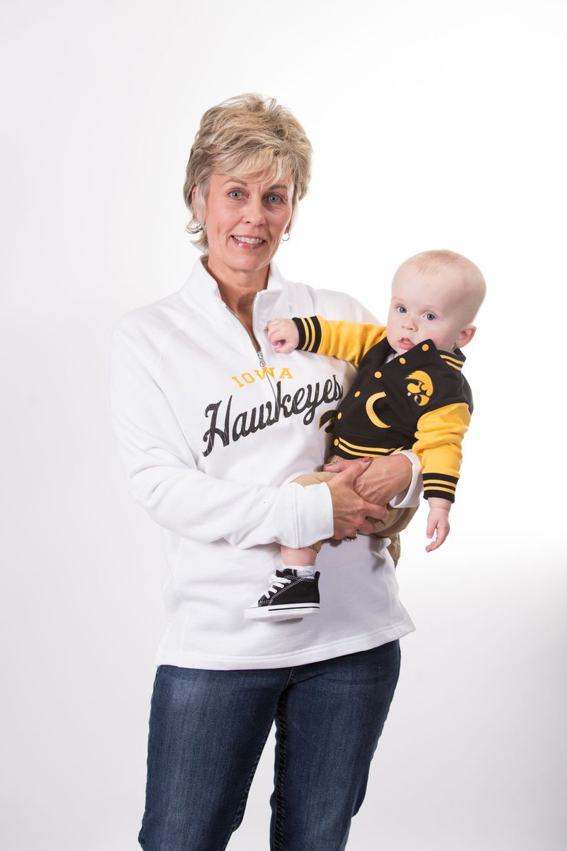 iowahawkshop's tweet photo. Moms, Aunts, Grandmas, Sisters... Don't forget to thank all the mother figures in your life this Mother's Day! 👩‍👧‍👦💐💛

#HappyMothersDay #HawkeyeFamily #GoHawks #IowaHawkShop https://t.co/i63CEFiW8m