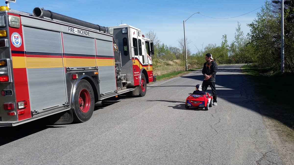 GrowOttawa's tweet photo. Thanks @ottawafire #station42 for coming by the garden yesterday hope you will come grow with us https://t.co/h8XLNM3HZ3