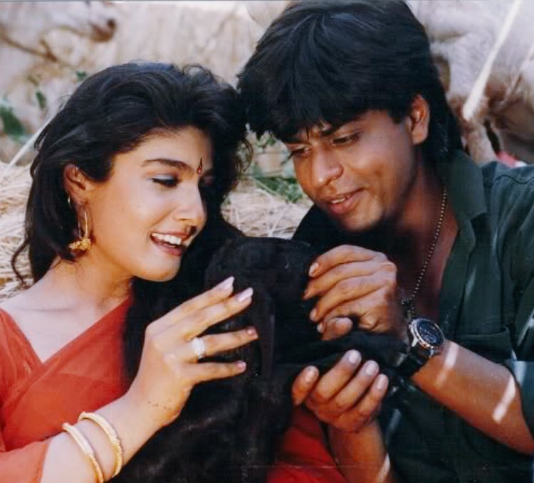 Flashback to #ZamanaDeewana <a href="/TandonRaveena/">Raveena Tandon</a> <a href="/iamsrk/">Shah Rukh Khan</a> #TooGood #Bollywood #Bolly90s #Cuties #90s