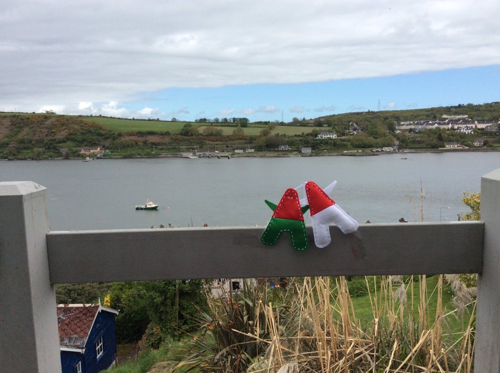 irishelectron's tweet photo. @MayoManchester @Crafty_Academic @ScoilAnClochain @AmericanInGwy @IseultMangan @AllThingsMayo @TaliSAMforIRL @cork_daily @yaycork @ThePaulColton The two lads taking in the scenery looking over at Cobh from Glenbrook #TaliSamforIrl #TaliSAMforCork #TaliSAMforMayo  @CobhTidy @CobhTourism @CobhHeritageCen @cobhmuseum https://t.co/oGSsmU2aC4