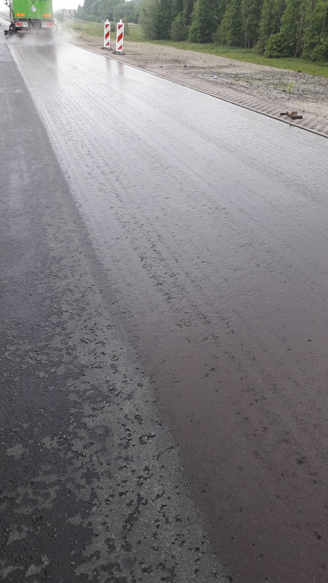 MaikelWelmers's tweet photo. Op #moederdag #voorbereiding #gemodificeerd #kleef #asfalt @EshaInfra #project #BRAVO morgen #deklagen #sma8G+ #schuttlebuggy #warminwarm #naadloos @Roelofsgroep N420 @ProvincieUT #kwaliteit #vakmanschap https://t.co/fAvslLuzZi