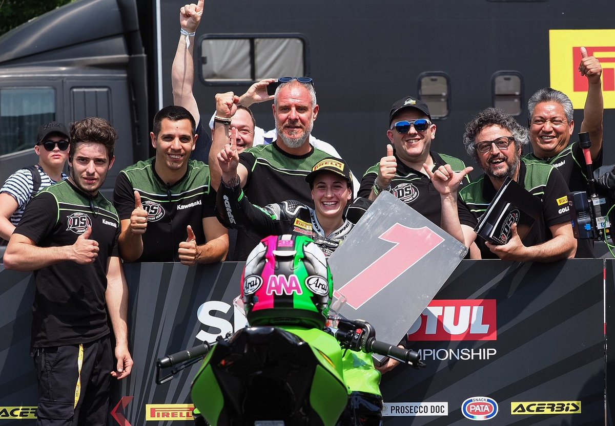 RT @MotoringPulse: While we're usually more interested in #MotoGP, we can't let this one go unnoticed - @AnaCarrasco_22 has won the 2nd #WorldSSP300 race of her career (her 1st riding the #Ninja400). She apparently lead the race from pole to finish! Way …