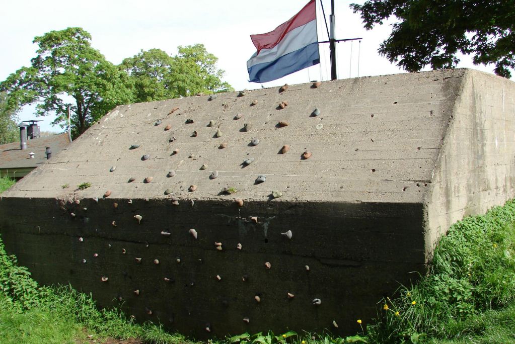 Creatief met #Kazematten, een kennis- en inspiratiemiddag op 17 september. <a href="/V6Waterlinie/">V6</a> en <a href="/ProvUtrecht/">Provincie Utrecht</a> nodigen uit om mee te denken over (her)gebruik van deze betonnen kolossen waarvan er honderden in het <a href="/Waterlinie_NHW/">Nieuwe Hollandse Waterlinie</a> landschap staan. Meer informatie v6-waterlinie.nl/creatief-met-k…