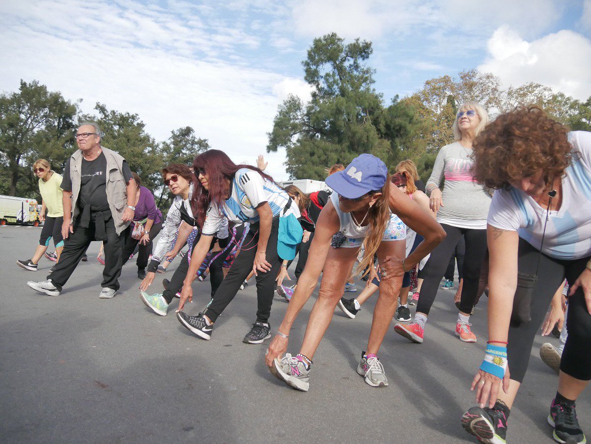 DeportesBA's tweet photo. El Rosedal es una fiesta con las clases de Ritmos luego de la caminata #BAcamina #PlazasActivasBA https://t.co/V0FlHjh36j