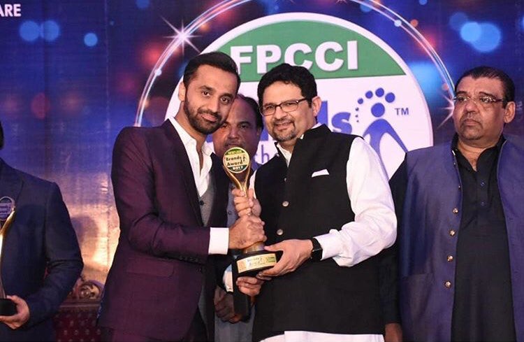 muneezamehboob1's tweet photo. @WaseemBadami Proud Movement MashAllah I am So Much Happy For You Alhamdulillah You Deserve This Award Keep It Up Proud Of you πππππ»ππ»ππ»ππ»ππ» Blessed You Ameen ππ #FPPCI #BrandOfTheYear #WBByHemani Alhamdulillah ππ https://t.co/0AyrQHcM9D