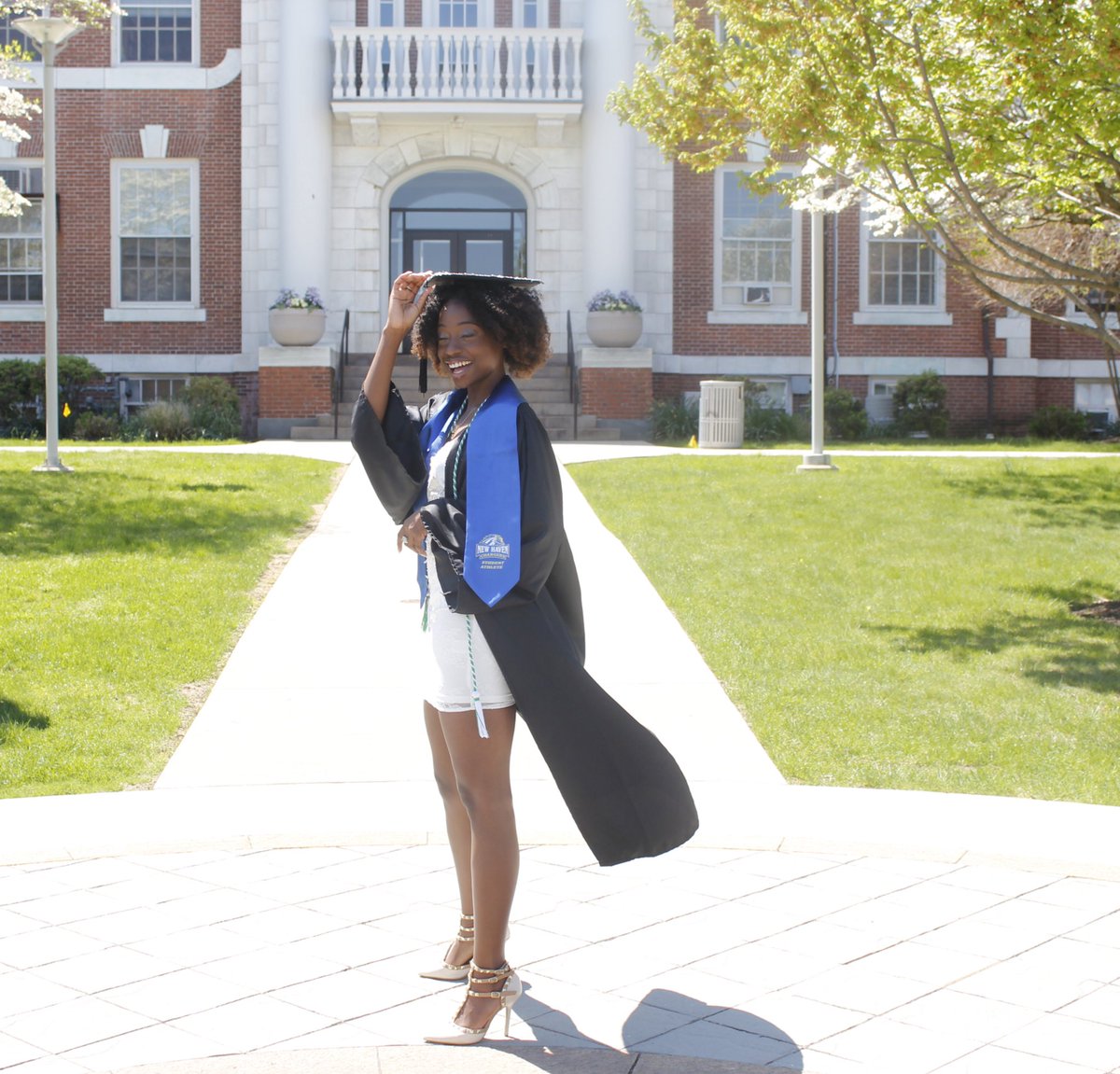 _anna_danae's tweet photo. ✔️4 Years
✔️BS in Business Management
✔️Student Athlete
✔️Part Time Entertainer
- Every Semester I wanted To Drop Out But GOD 👩🏾🎓 I Can Finally Say
✔️I Graduated
#collegegrad #timetorockout #BlackGirlMagic https://t.co/DfWSQHRIny