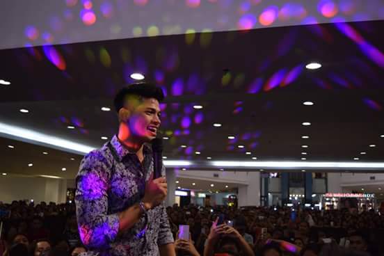 VinBuddies's tweet photo. Kasal Movie Tour at Starmall  Alabang with Vin Abrenica, Derek Ramsay and Bea Alonzo. #Kasal (c)StarmallAlabang https://t.co/AgpvJadSqS
