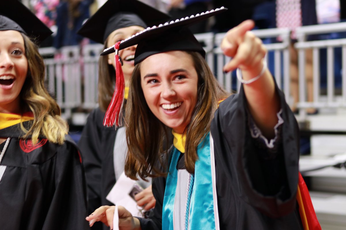 sacredheartuniv's tweet photo. Our seniors are so excited to be graduating! Watch the live stream online: https://t.co/rwNag1F5wk
#GradSHUation #SHUgrad #WeAreSHU https://t.co/aVEE0y0Tt7