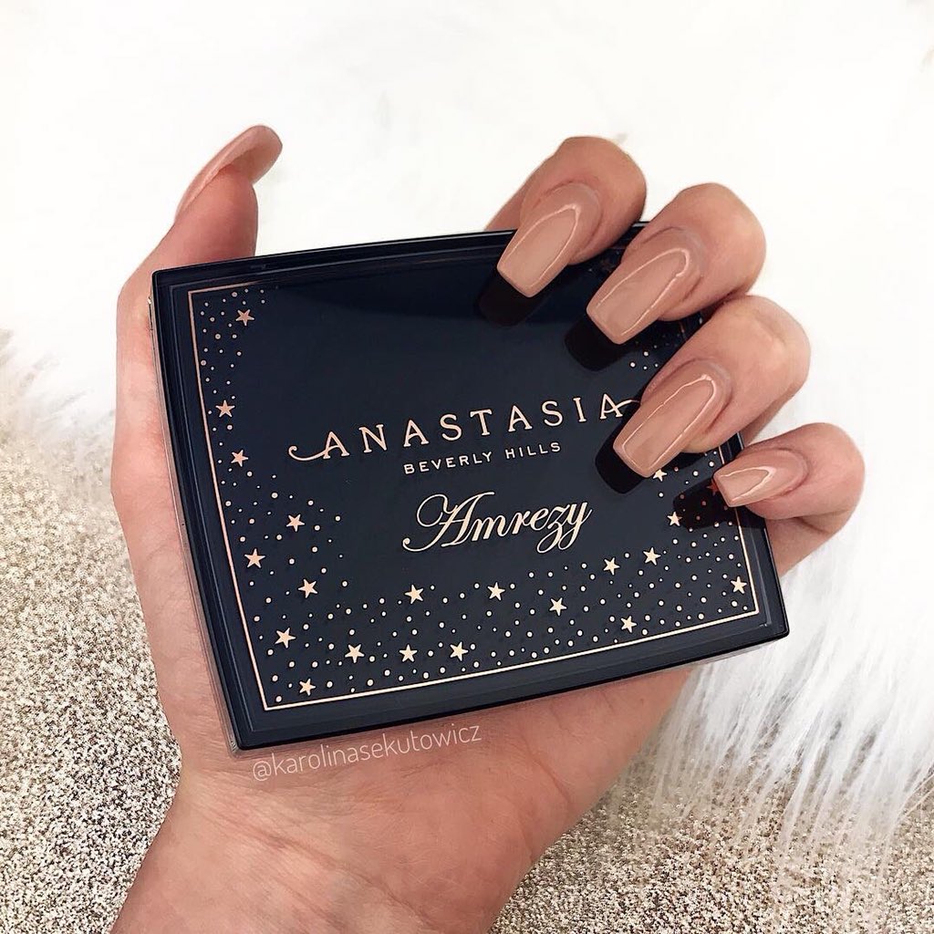 MakeUpGlams's tweet photo. RT TO WIN: ABH x Amrezy Highlighter, must be following me to win ✨ https://t.co/u6hzNamspA