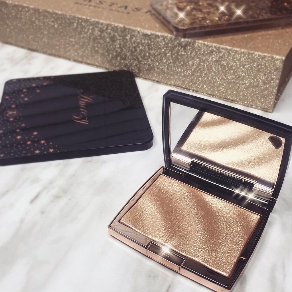 MakeUpGlams's tweet photo. RT TO WIN: ABH x Amrezy Highlighter, must be following me to win ✨ https://t.co/u6hzNamspA