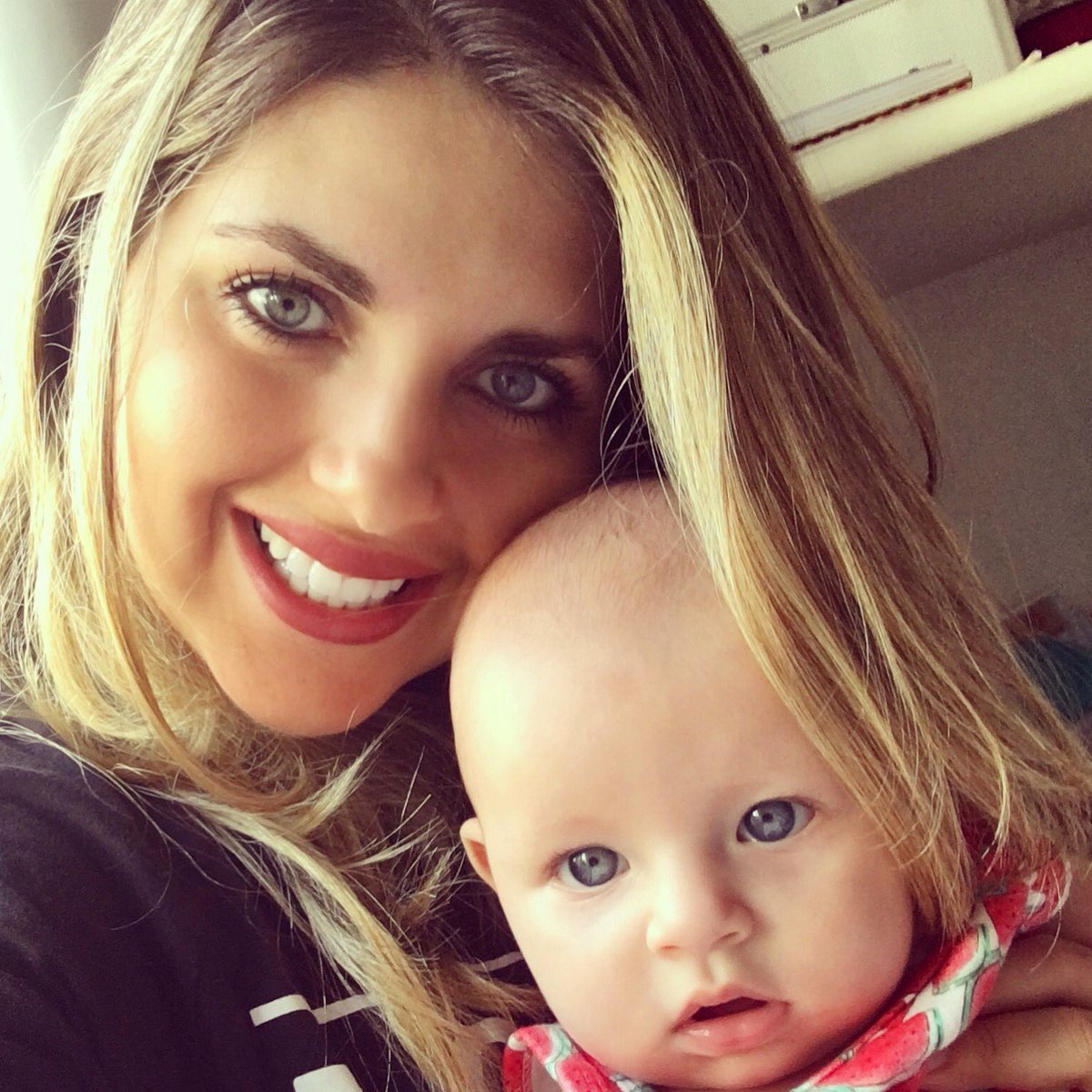 Bibottega's tweet photo. Minha princesa, minha vida! Meu primeiro dia das mães e já me sinto a mãe mais realizada desse mundo! Muito amor ❤️ https://t.co/Gd8VpKwPA3