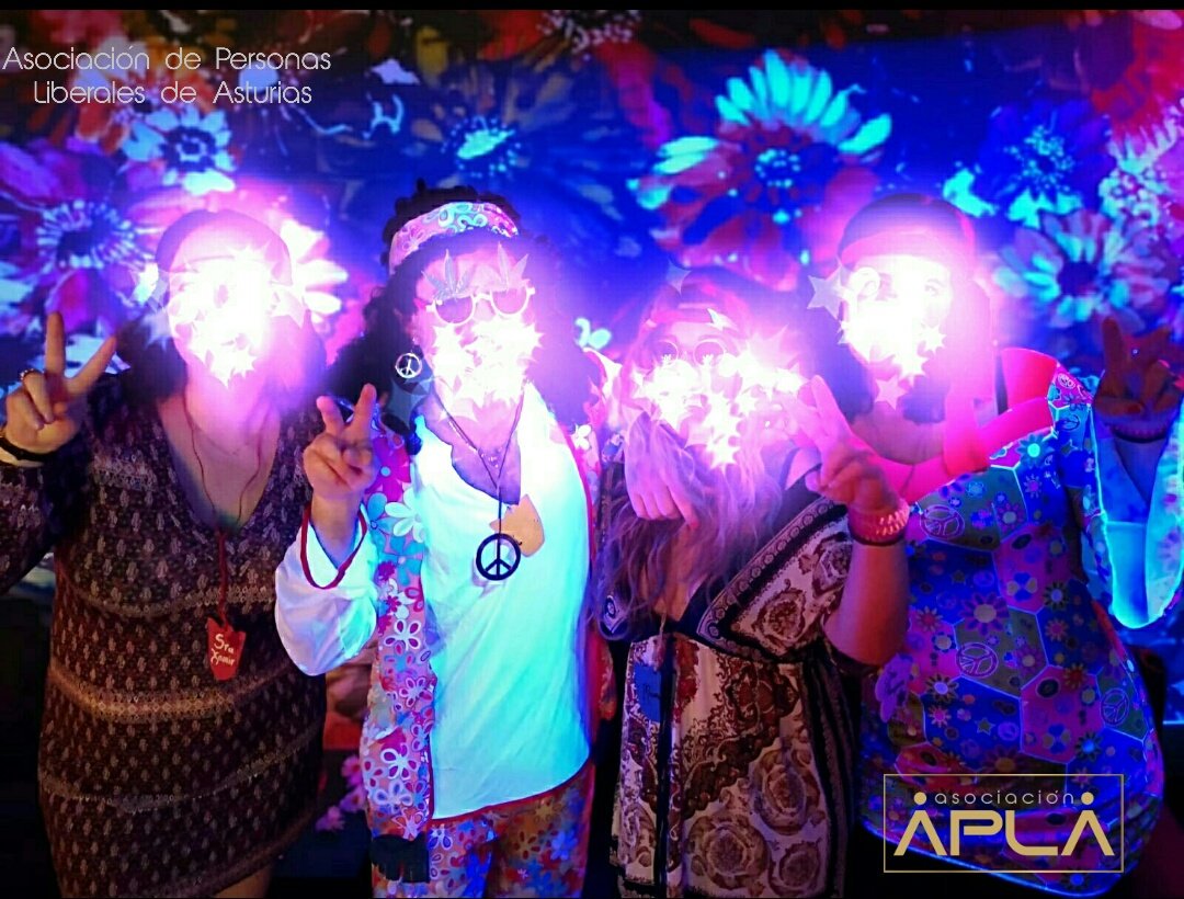 Asociacion_APLA's tweet photo. #Fiesta #FlowerPower #CumpleHippie #LuLith &amp; #MarjuAstur  #QuebienNosLoMontamos y #QueBienLoPasamos
#APLA https://t.co/DKeG3XtoQV