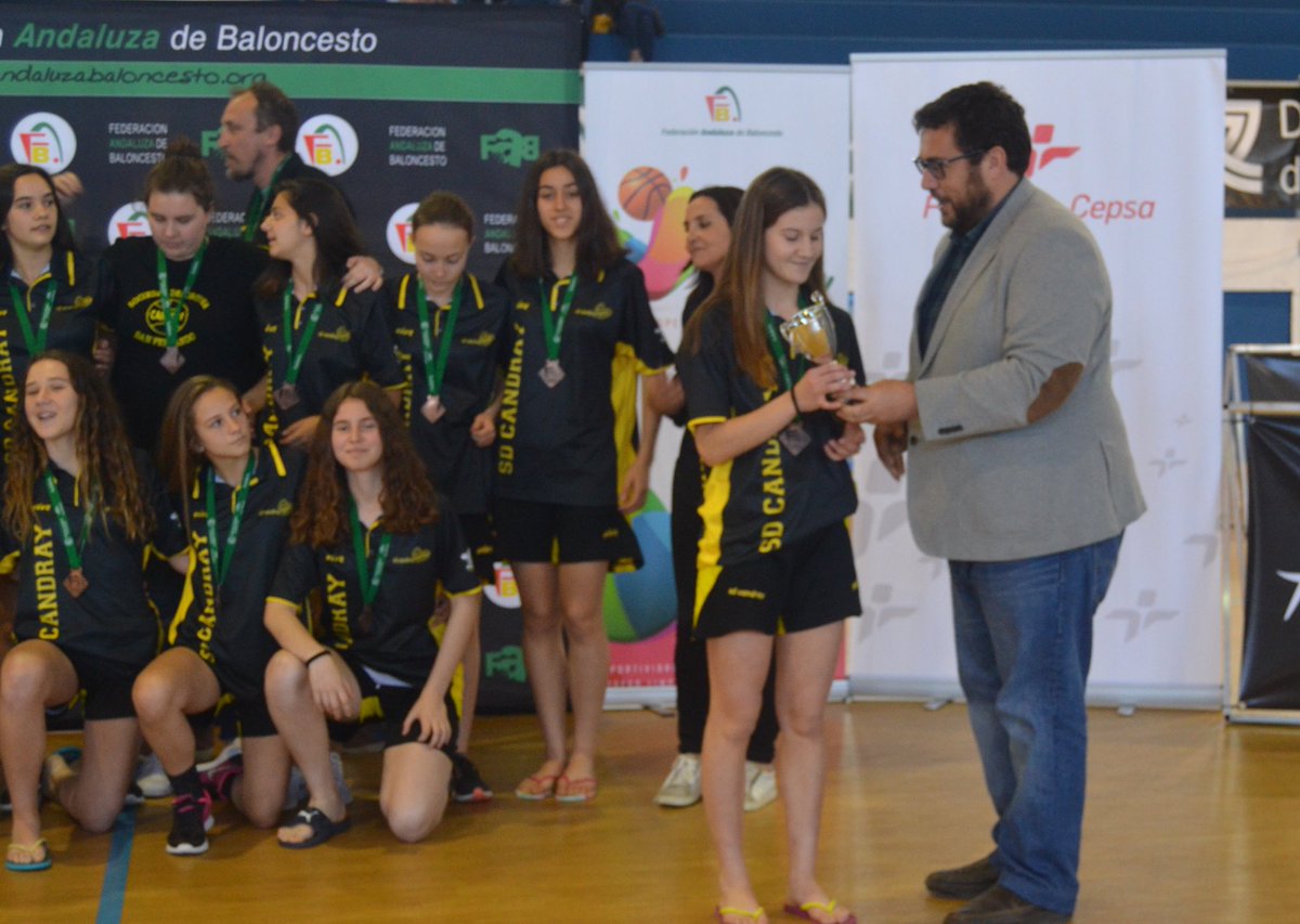fabcadiz's tweet photo. Enhorabuena a @SDCANDRAY por el bronce en el #CADEBAIF2018 💪🏻💪🏻💪🏻 https://t.co/IJeUpn01yp