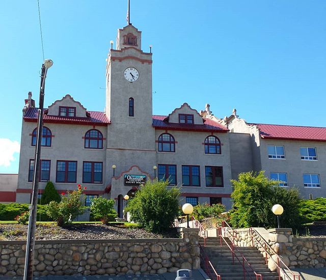 NWHotspots's tweet photo. The #OkanoganCounty #Courthouse in #Okanogan, #Washington. #smalltown #architecture #NorthCentralWashington #NWHotspots https://t.co/96on3zid5P
