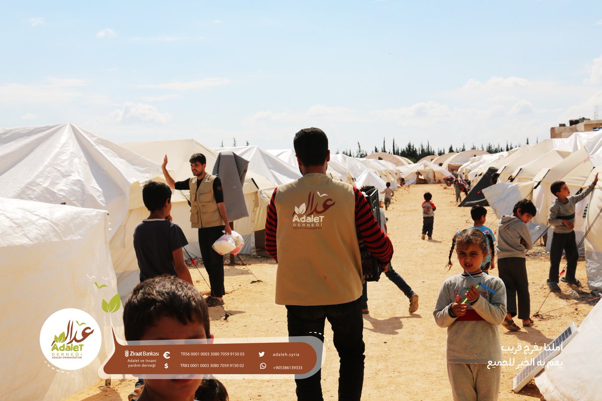 AdalehSyria's tweet photo. يا طالب الخير إن فاتك الخير فأدركه .. و إن أدركك فاسبقه .
يتابع فريق #منظمة_عدالة عمله بتقديم وجبات الطعام الجاهزة على أهلنا المهجرين داخل المخيمات في مدينة الباب بريف حلب الشمالي.

#منظمة_عدالة_للإغاثة_والتنمية
#سوريا 2018 https://t.co/JZg0TpbYt5