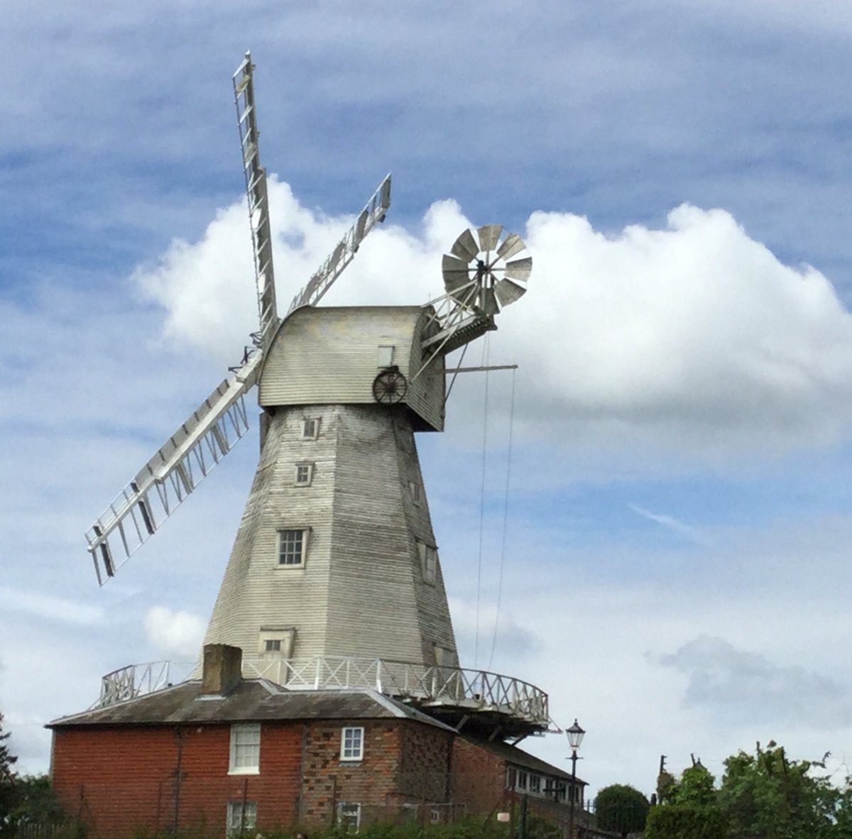 h_m17's tweet photo. Celebrating National #millsweekend with a photo of my favourite Windmill https://t.co/xVqi6VtytM
A great place to visit to learn about history and they do delicious cream teas tooπ @visitashtent https://t.co/c1iHlj0g6x