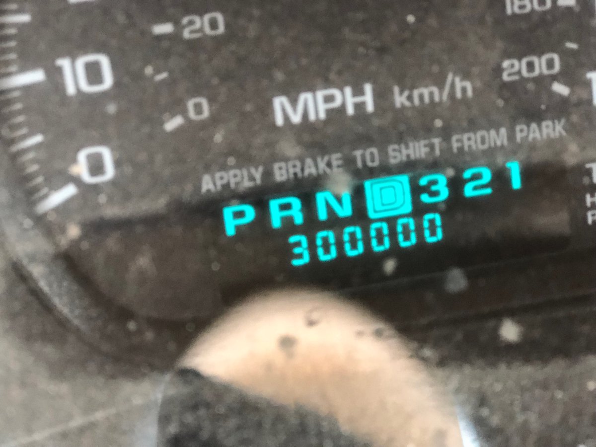 Charity_L108's tweet photo. So this happened Friday on my way to work! 05 Chevy Impala, running like a champ! She’s got a lot more life in her too! #Chevy #Impala #Highmiles #Idloveanewonebutshestillruns #dependable #3.8Lengine #lovemychevy https://t.co/iQ7QH42UX6