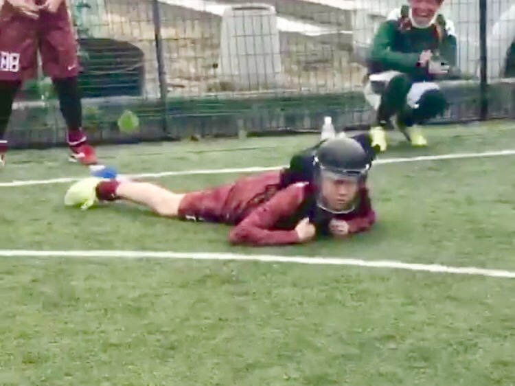 FCYUNA2025's tweet photo. 雨の中お疲れ様でした⚽️🏃🏻‍♂️☔️
まさかの3年生のチームが決勝トーナメントまで進みました！笑笑
そして、珍行動をしてみんなを楽しませてくれた4年生流石でした👏🏻かわなみくん、荒野行動でMIP獲得おめでとうございます。MVPじゃなくMIPです🤪
皆さんゆっくり休んでくださいね😇💓 https://t.co/KQeugGjDV7