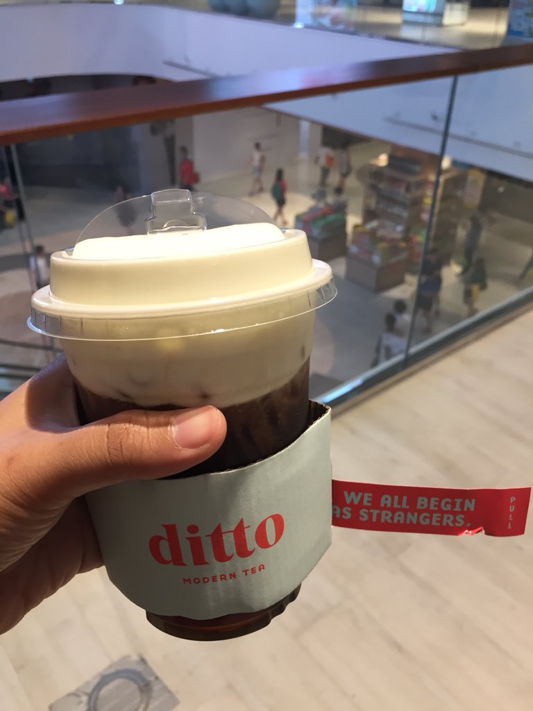 MiewMiewcat's tweet photo. Black tea with cream cheese #ditto #tea #cafe #hopping #ctw #moderntea #reviewaroii #aroiibkk https://t.co/1tDMxuJ5f7