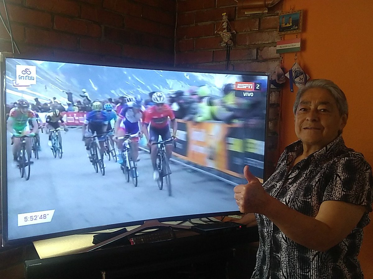 GigalsMartinez's tweet photo. @mario_sabato Desde Bogotá pegados al #GiroxESPN con mi abuelita fiel a las transmisiones de @mario_sabato y apoyando a los escarabajos https://t.co/CdfEx27p04