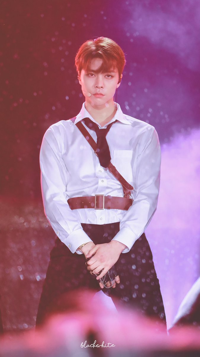 blackwhite9529's tweet photo. Fighter in the rain. 

A man who never surrender. 

#NCT127 #JOHNNY #쟈니 https://t.co/tbRiOrOXuu