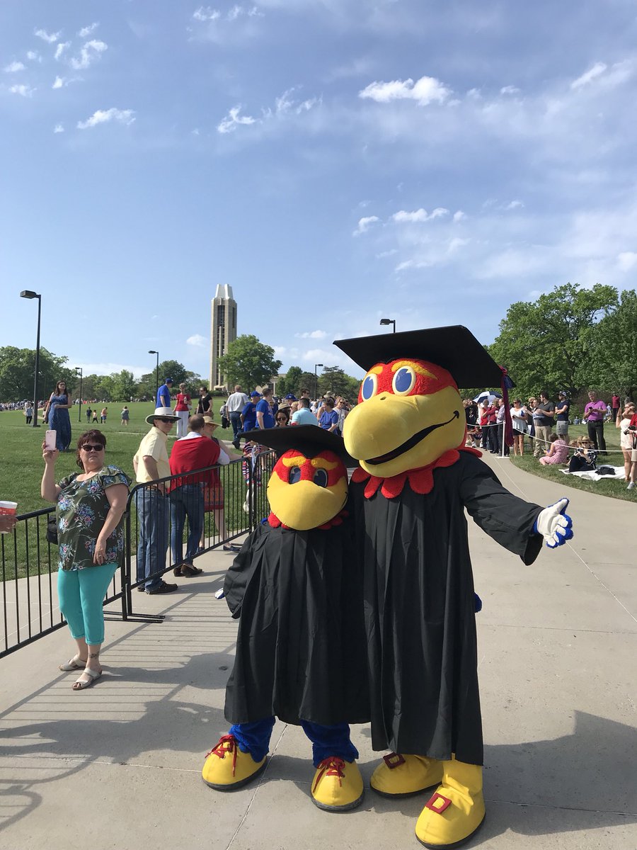 KUBigJay's tweet image. Time to walk down the hill!!! #KUgrad #RockChalk #LeavingTheNest