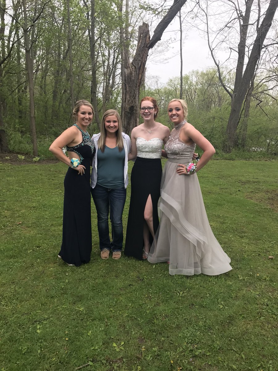 laura_reau's tweet photo. Happy Birthday Han😊 I hope you have a great day! Love you💓💓 @hannahjoylloyd https://t.co/ptWHP9MInE