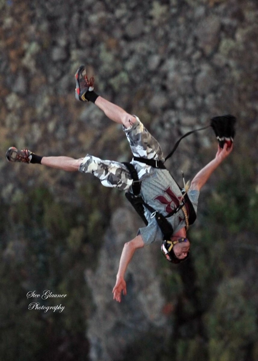 idahophotoman's tweet photo. Base Jumping off of tha Perrine Bridge..oh not me but I don’t mind getting some photos of these thrill seekers #twinfalls #perrinebridge #basejumpers https://t.co/CEo0zzactY
