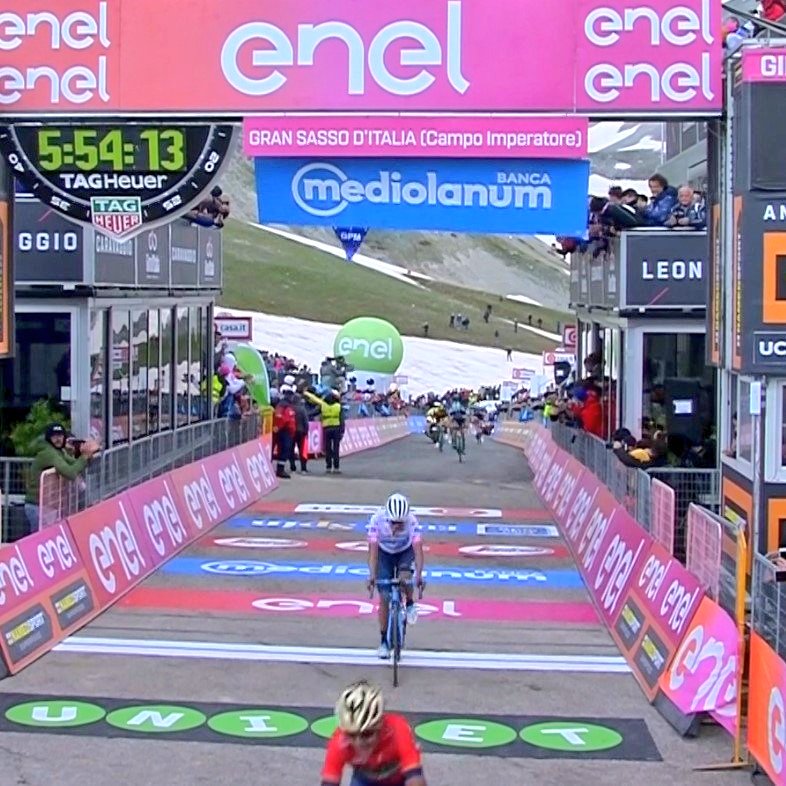 LoboTulcan's tweet photo. Reporte #Giro101>> 9na. etapa

@RichardCarapazM, 5º en la línea de meta y con los grandes, superó a Froome. 
#Carchi #Tulcán https://t.co/bEngPs4upB