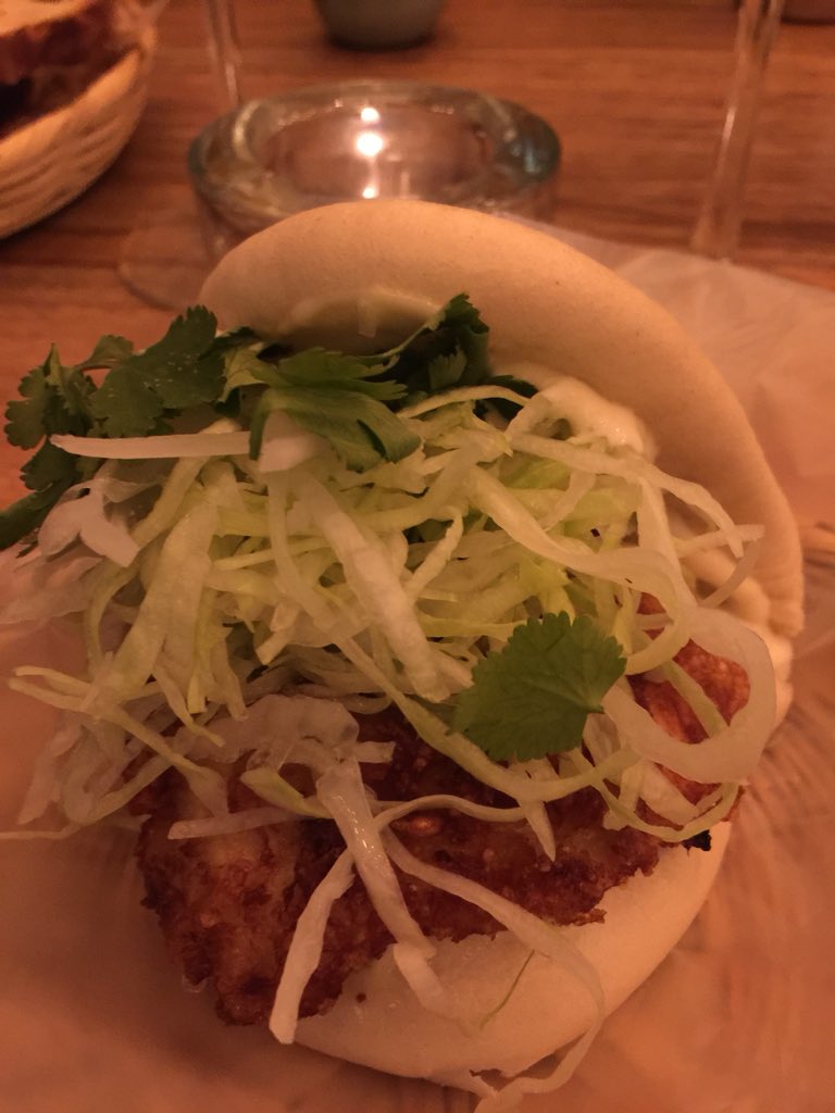 USAmbSV's tweet image. Me encanta destacar los jóvenes chefs y su pasión por la comida. Restaurante Boca a Boca en Colonia San Benito es un buen ejemplo de riquísima comida basada en creatividad: bao de pollo, tostado de aguacate, coliflor grillado, y sándwich de lengua (mi esposo comió eso!) #foodie