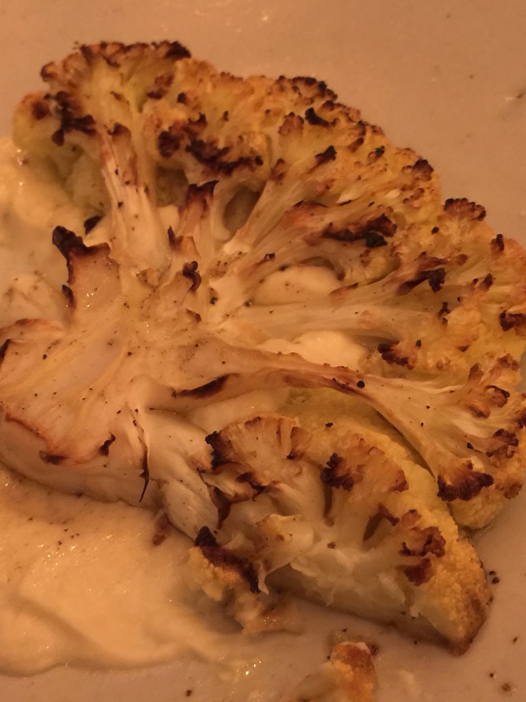 USAmbSV's tweet image. Me encanta destacar los jóvenes chefs y su pasión por la comida. Restaurante Boca a Boca en Colonia San Benito es un buen ejemplo de riquísima comida basada en creatividad: bao de pollo, tostado de aguacate, coliflor grillado, y sándwich de lengua (mi esposo comió eso!) #foodie