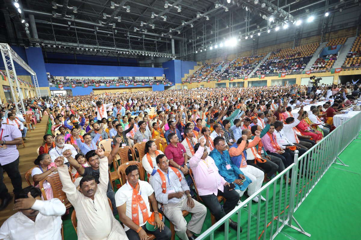 AmitShah's tweet photo. Addressed our energetic karyakartas of @BJP4Goa unit during Booth Karyakarta Sammelan in Goa. https://t.co/0esaOoFYL8