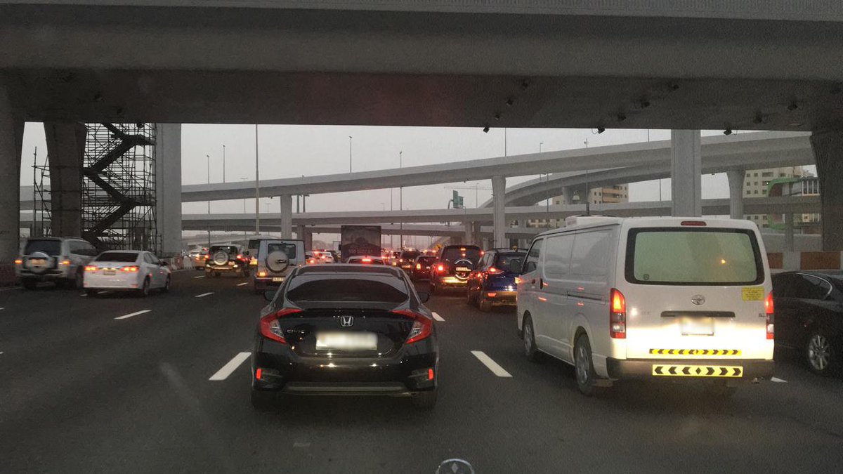 khaleejtimes's tweet photo. Slow moving traffic around #DubaiMarina's #ZenTower clogs Sheikh Zayed Road Sunday evening; roads were closed for the fire operation earlier today https://t.co/yEDbaRadZs https://t.co/EeclliqRkz