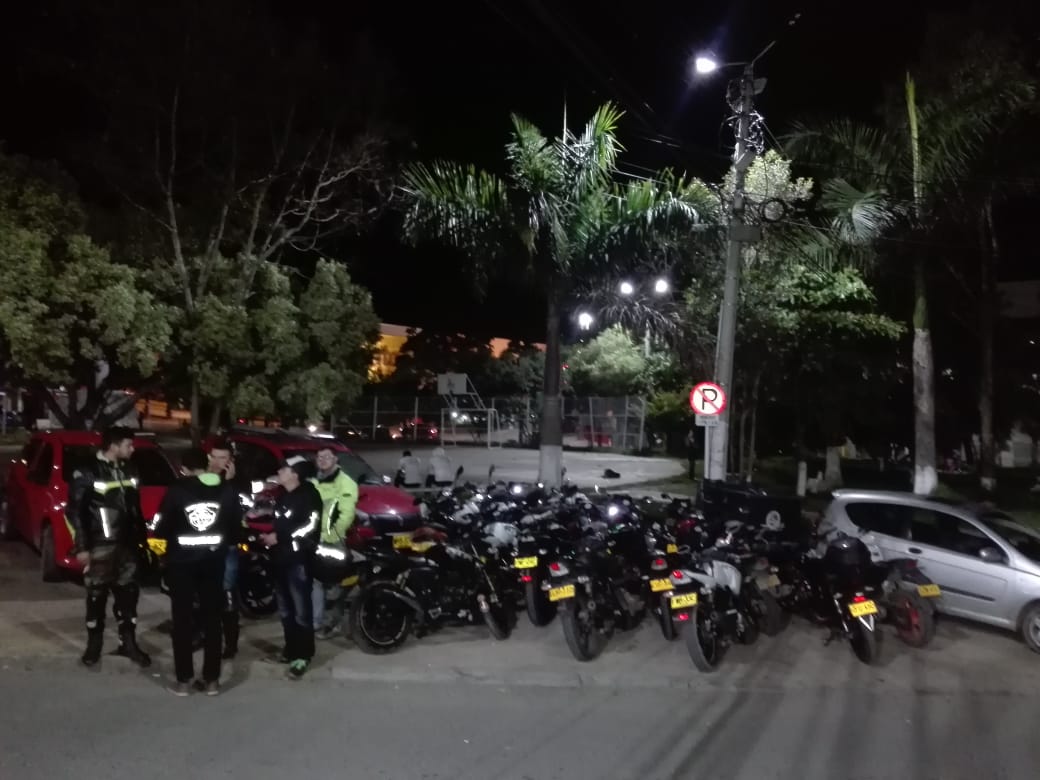 Bsa_oficial2017's tweet photo. EXELENTE COMIDA..
PARA COMPARTIR CON TODOS NUESTROS COMPAÑEROS Y AMIGOS DE RUTA..
GRACIAS A TODOS POR EL ACOMPAÑAMIENTO...
#TVS_APACHE
#bsa_oficial
@Bsa_oficial2017 https://t.co/HuCndz96zd