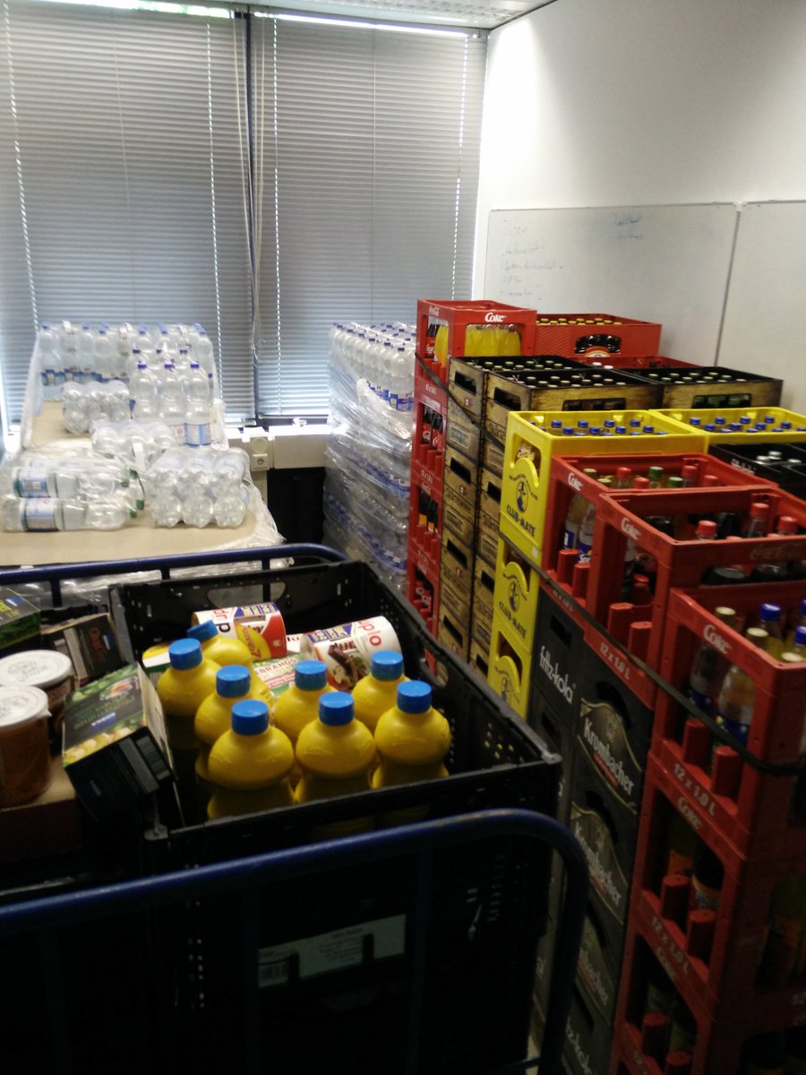 kif460's tweet photo. Überreste der #kif460 - jede Menge Pfand und noch einige Paletten volle Getränke. Statistiken zu verbrauchten Getränken und Co. folgen die Tage, wenn der Stress nachgelassen hat :D https://t.co/RdoK8KOiYZ