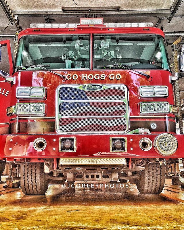 BomberoDesigns's tweet image. Great shot from @jcorleyphotos #bomberodesigns ・・・
Had the privilege and the chance to stop by and talk to some firefighters from Fayetteville Arkansas station 1. Grabbed a few shots while I was there! More photos to come! #piercemfg #arrowxt #fireen… ift.tt/2IBaqEF