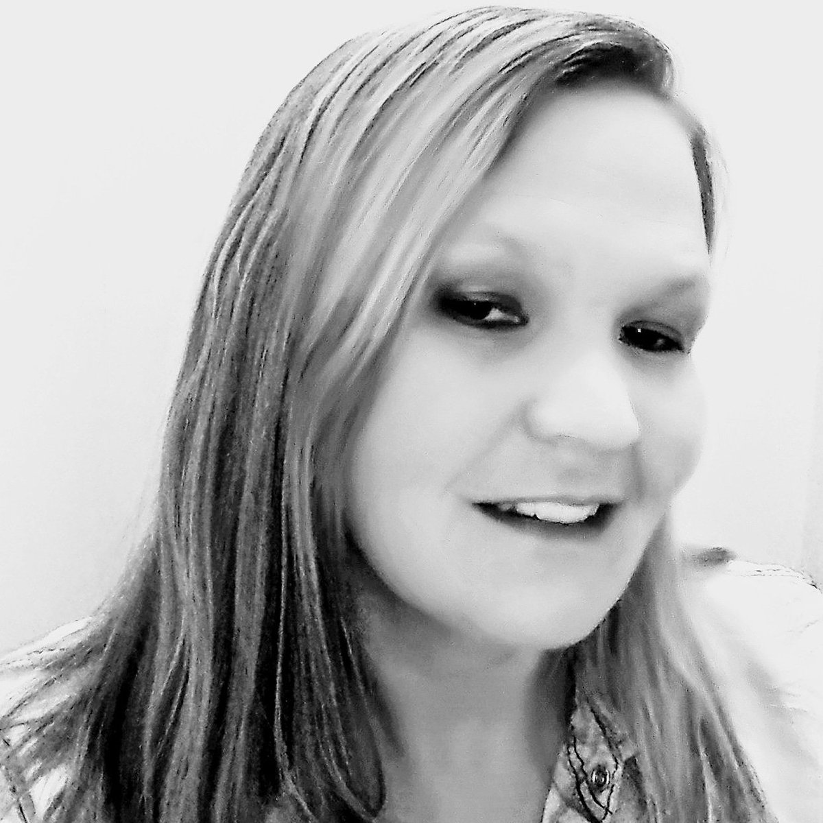 carlaleeball's tweet photo. @SMOKTECHLOGY My moms gone but I'm a mother to 3 daughters, Live hard, Work hard, Vape to live longer. https://t.co/oabFbFKp3U