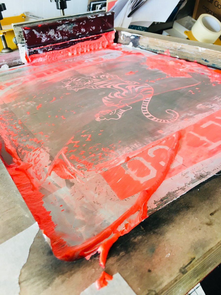 saltclothingco's tweet photo. #hanpprinting #printingbyhand #screenprinting #smallbusiness #saltco #actuallybyhand #boutiquebrand #salt #teeshirt #tshirt #sweatshirt #hats #hoodies #wanderlust #waterbasedink #ecoink #environmentallyfriendly #ecoconcious #weprinteverythingourselves #travelwear #surfwear #sk8 https://t.co/QDSHjYrpKy