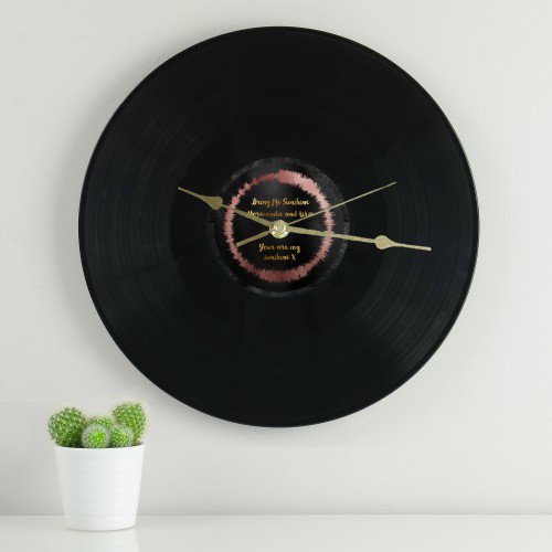 MixPixie's tweet image. Beautifully handmade sound wave vinyl clocks. Choose your own track and personalisation, or even send us your own recording. 
Made in our London studios. Get yours here:

mixpixie.com/vinyl/Personal…