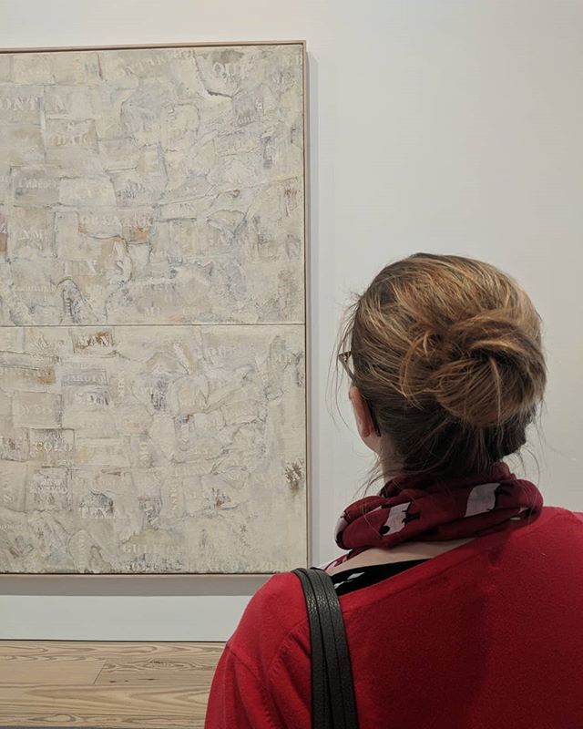 RALeidner's tweet image. Celia looking at stuff.

#art #JasperJohns ift.tt/2wEFG0M