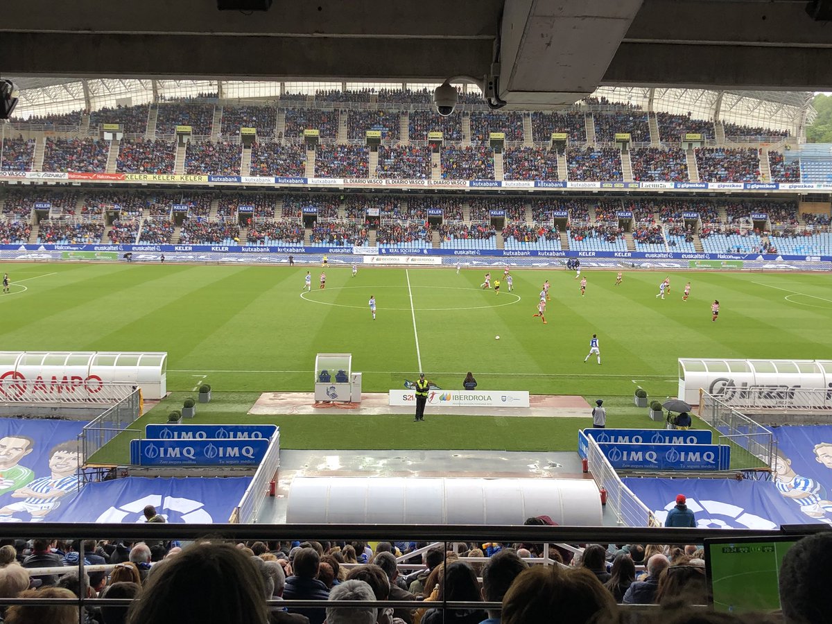AintzaneEncinas's tweet photo. Esto es ganar. 21.500 espectadores. Gora Reala. 👏🏽👏🏽🏟👏🏽👏🏽#GoazenNeskak https://t.co/VScD1o2snw