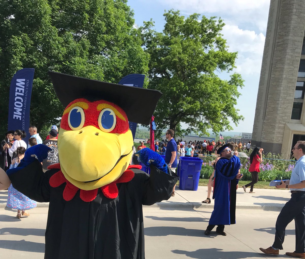 KUBigJay's tweet photo. Congrats, KU Grads!!! #KUgrads #RockChalk #RockChalkGraduation #LeavingTheNest https://t.co/SCxTYfq9a7