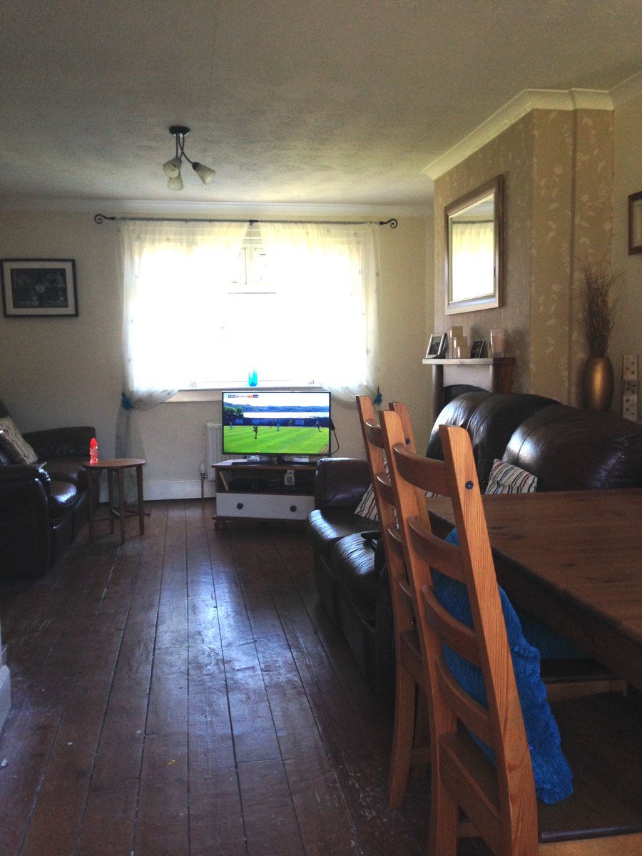 ChaosInMyCourt's tweet photo. Couch back, tv unit pulled out = sat on decking in sunshine watching the fitba. Wish I had a bigger telly noo or a smaller living room tho 😂 #stilldecent https://t.co/lRyNWBZLN0