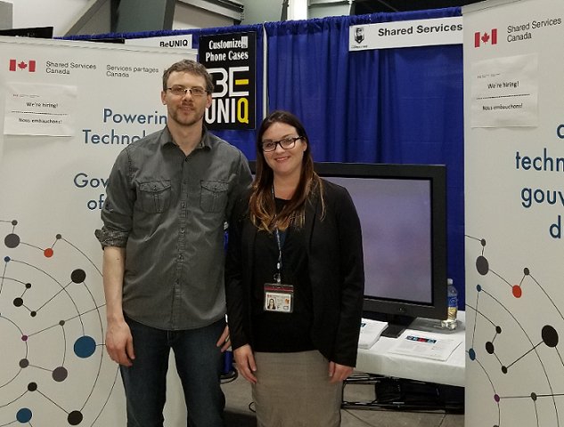 SPC_CA's tweet photo. Nous sommes enchantés d’être au #OttawaComiccon! Nous rencontrons plein de gens exceptionnels et nos ninjas des #TI partagent toutes les choses intéressantes que SPC fait chaque jour! Si vous avez déjà des billets pour ajd, venez nous dire bonjour! #SécuritéTI #cyber #ModeGeek 🎮 https://t.co/KJoxTksNkf