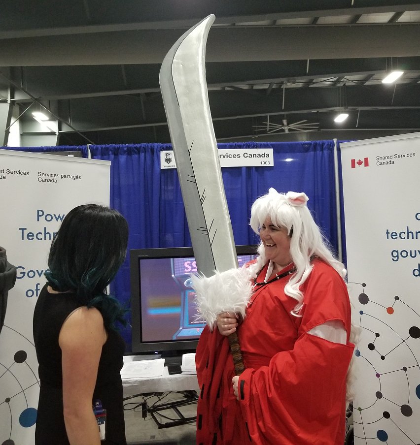 SPC_CA's tweet photo. Nous sommes enchantés d’être au #OttawaComiccon! Nous rencontrons plein de gens exceptionnels et nos ninjas des #TI partagent toutes les choses intéressantes que SPC fait chaque jour! Si vous avez déjà des billets pour ajd, venez nous dire bonjour! #SécuritéTI #cyber #ModeGeek 🎮 https://t.co/KJoxTksNkf
