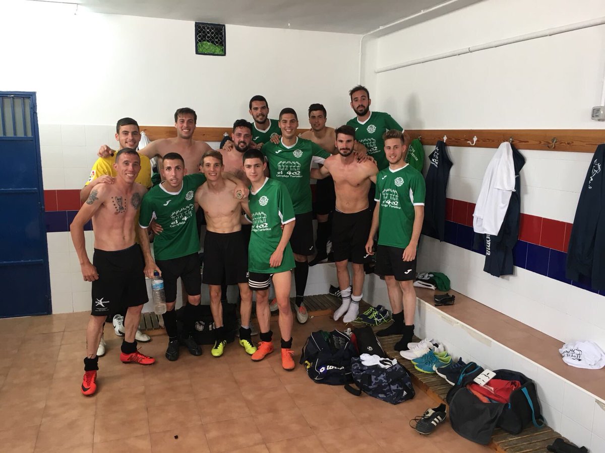 CDIZNALLOZ's tweet photo. Victoria importante para las aspiraciones del CDIznalloz.        ENHORABUENA EQUIPO!! https://t.co/AyNkhsCNhw