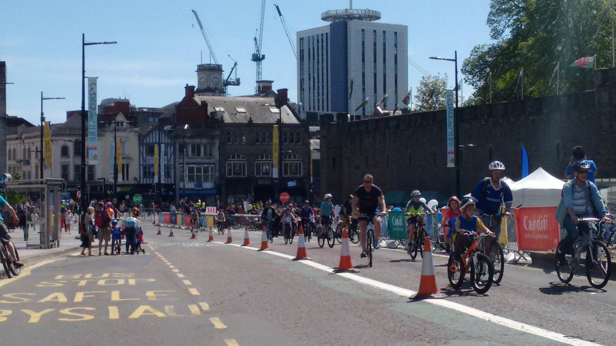 EurgainHPowell's tweet photo. Brilliant to see so many children (&amp; grown ups) out on their bikes in #cardiff today for #CarFreeDIFF - well done @cardiffcouncil, can you do it again soon? #futuregens https://t.co/CDu4DhcgMj