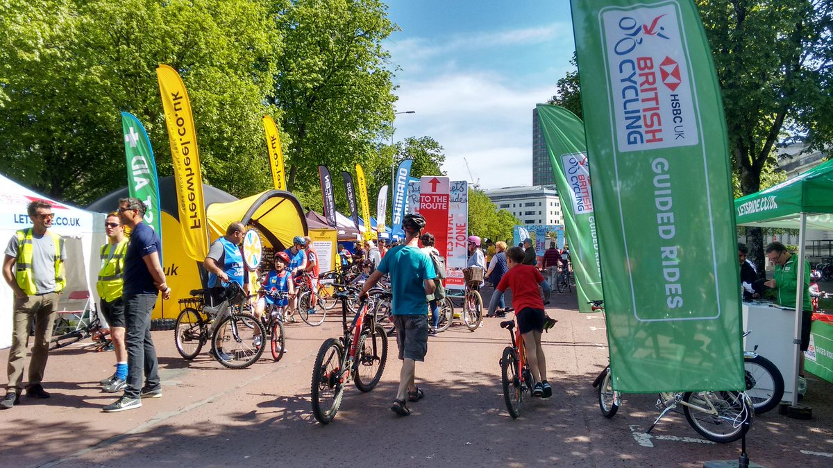 EurgainHPowell's tweet photo. Brilliant to see so many children (&amp; grown ups) out on their bikes in #cardiff today for #CarFreeDIFF - well done @cardiffcouncil, can you do it again soon? #futuregens https://t.co/CDu4DhcgMj