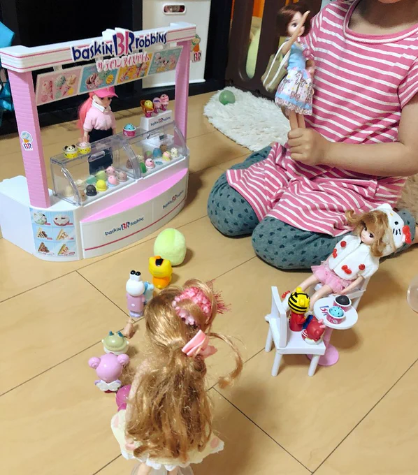 子どもが「うわっめちゃくちゃならんどるわ…ごめん、やっぱコンビニのアイスでいい?」ってこの前サーティーワンでレギュラーサイズが100円だった日ごっこしてた 