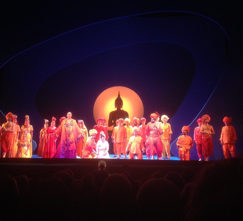 BertrandDuc's tweet photo. Sublime opéra de Bizet cet après-midi, une belle invitation au voyage en terre Sri Lankaise avec Les pêcheurs de perles. @AlDuhamel et @juliendran83 dans les rôles de Zurga et Nadir ont été époustouflants ! https://t.co/7eiwkqpJ6r